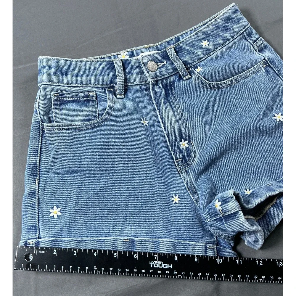PacSun Daisy Embroidered Mom Shorts High Waisted Medium Wash Denim Size 24 US 0